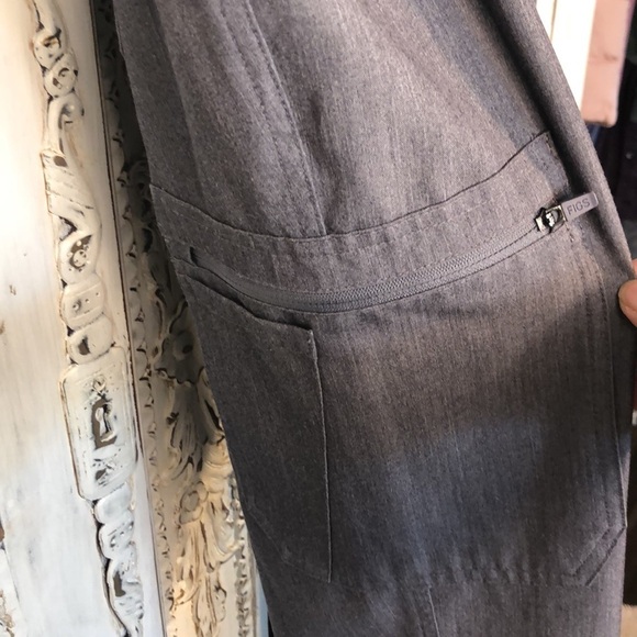 FIGS Technical Collection Graphite Gray Cargo Scrub Medical Pants Size Medium - Picture 7 of 12